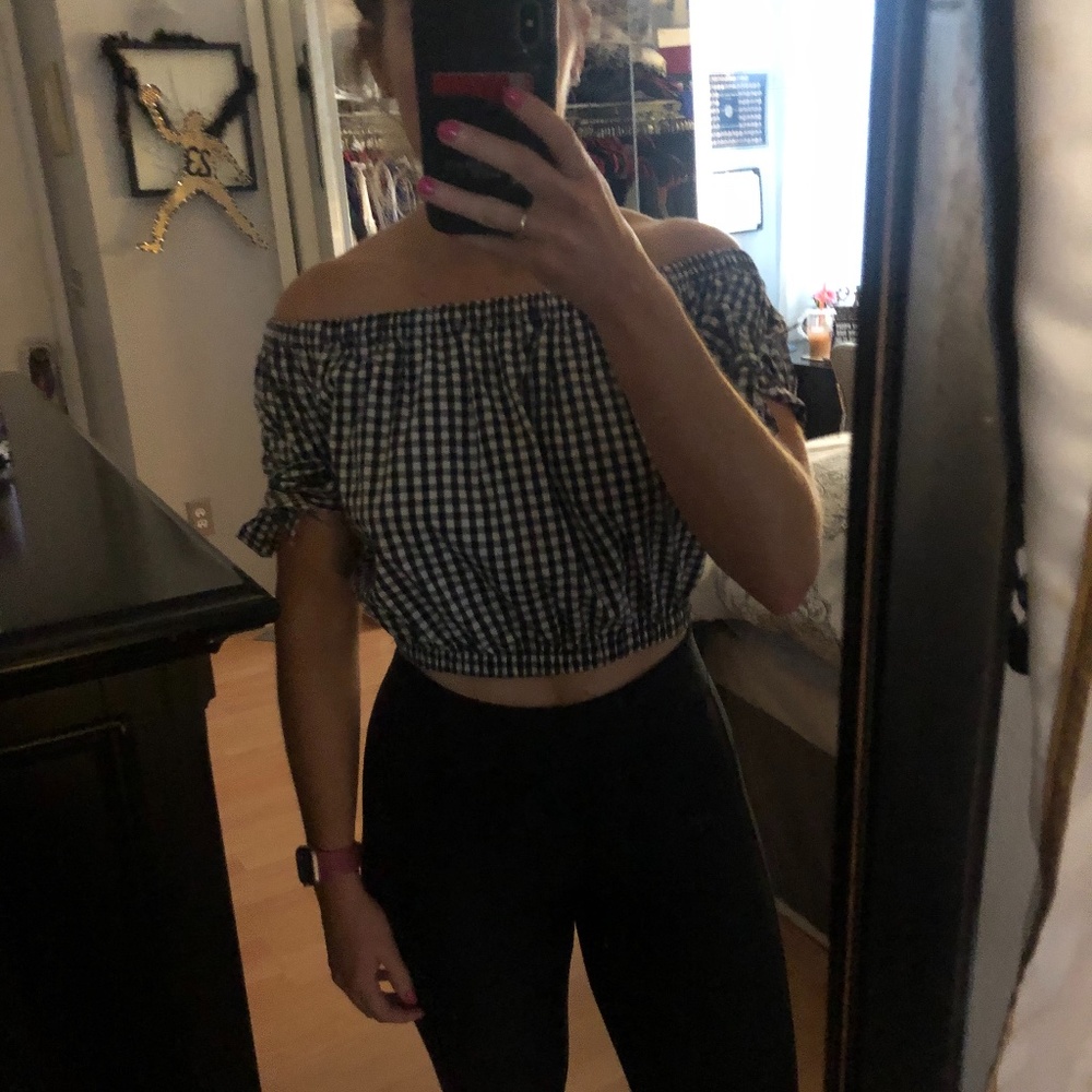 Gingham Crop top with bow ties on sleeve